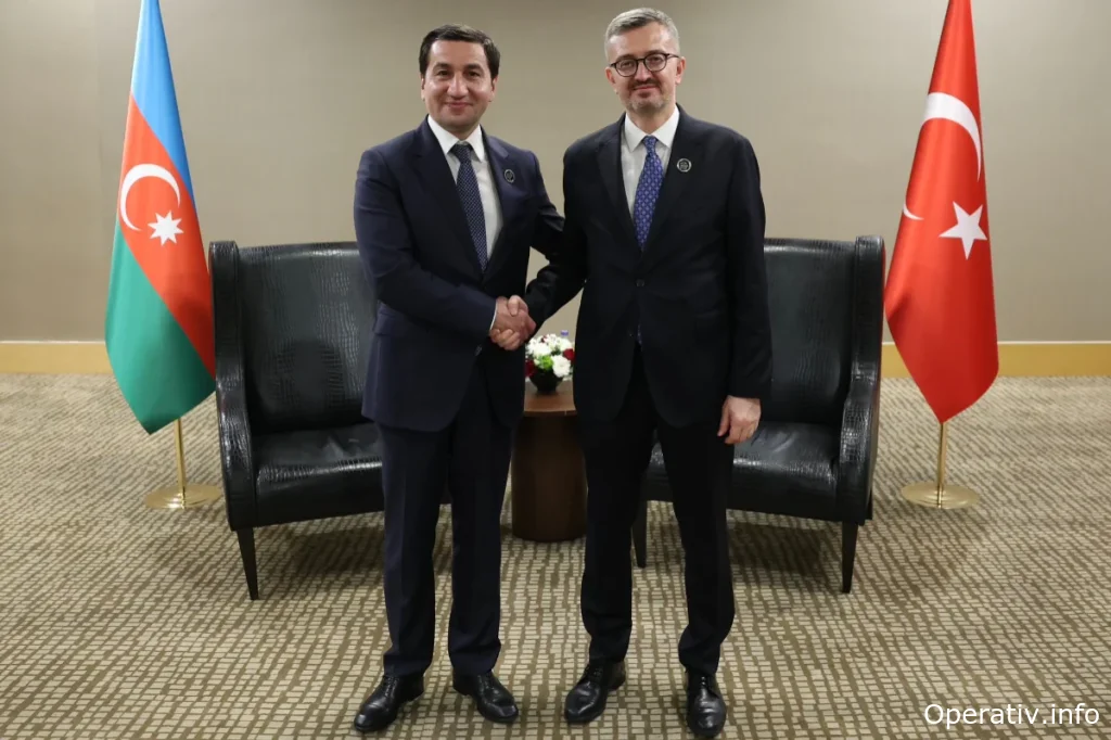 Hikmət Hacıyev Antalya Diplomatiya Forumu çərçivəsində Burhanettin Duranla görüşüb