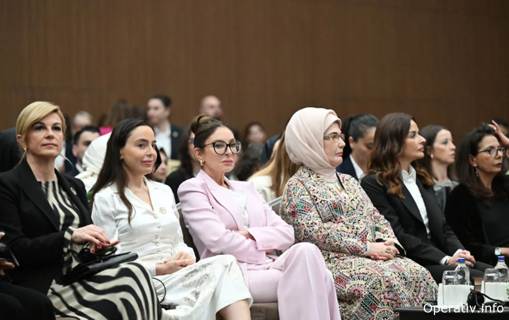 Mehriban Əliyeva qızı ilə Antalyada panelə qatıldı - Fotolar  