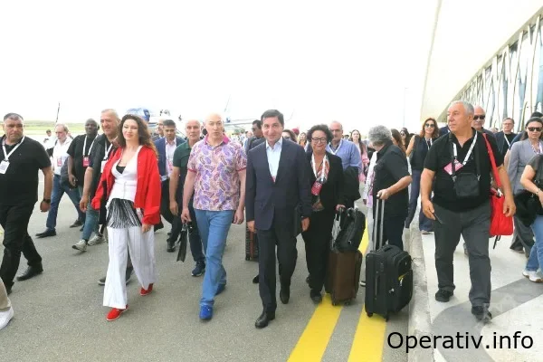 
Forum iştirakçıları Qarabağ küçəsi ilə tanış oldular -FOTOLAR