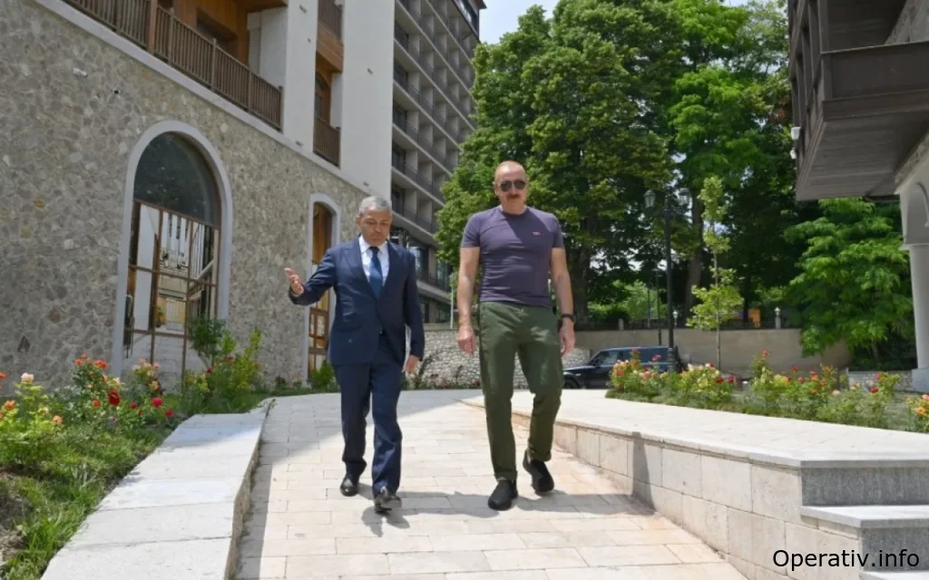 Prezident Şuşanın Qarabağ küçəsində həyata keçirilmiş işlərlə tanış olub